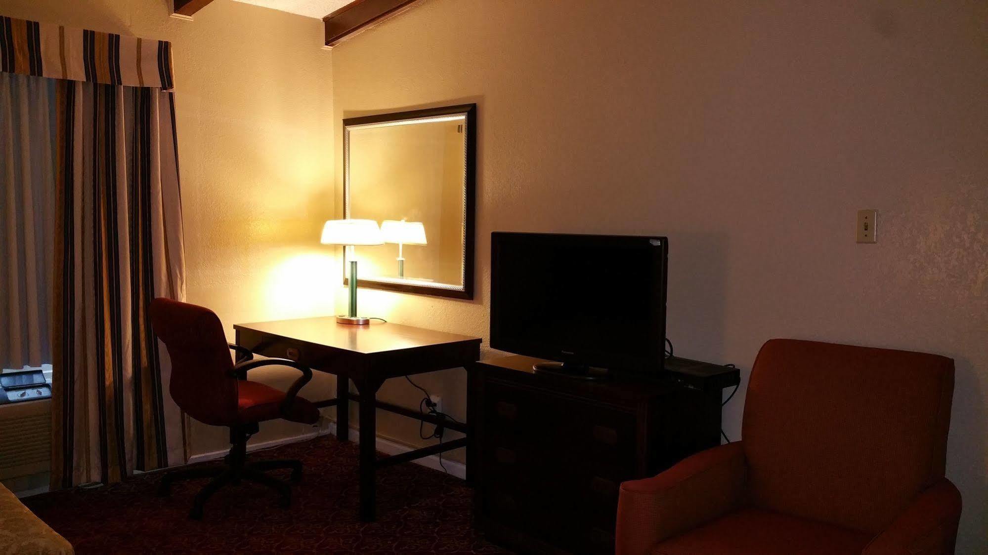 Executive Inn And Suites Waxahachie Exterior foto
